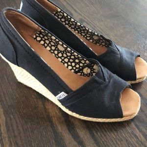 Tons wedge shoes size 8.5- -asking $28.  Great condition